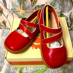 Livie and Luca Cherry size 12